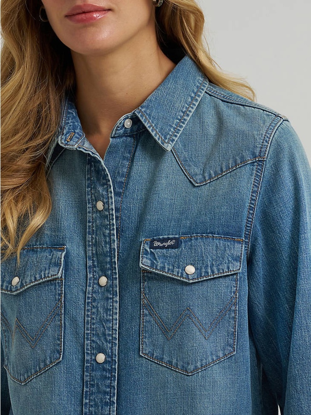 NWT Wrangler Iconic Western Snap Demin Shirt - Picture 3 of 7